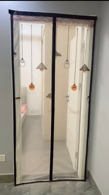 ม่านประตูแม่เหล็กตาข่ายยอดนิยมสำหรับประตูและหน้าต่าง ระบายอากาศได้ดีและใช้งานได้หลากหลายสีสัน